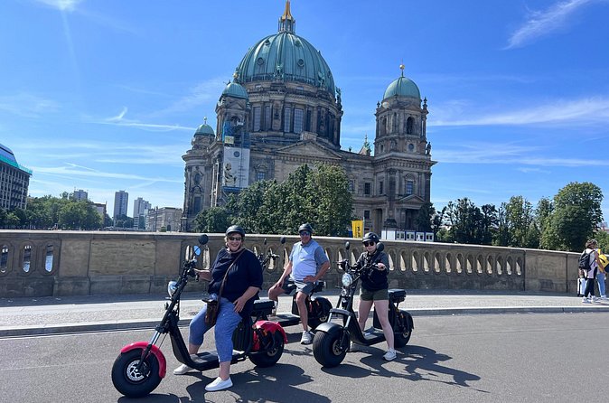 2H Berlin Electric Harley Trike Tour - Brandenburg Gate and Unter den Linden