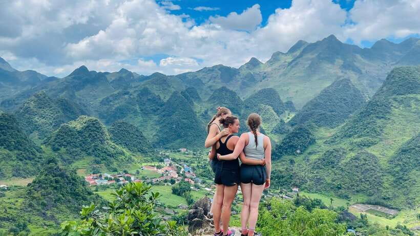 4-day Motorbike Ha Giang Loop Luxury Tour With Easy Rider - Day 1: Bac Sum Pass, Hmong King’s Palace, and Dong Van
