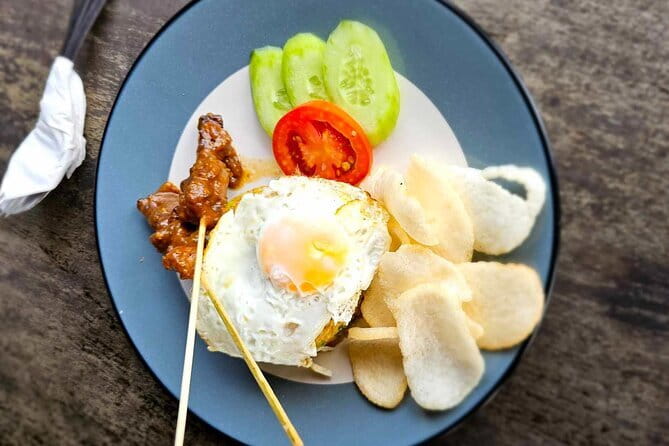 Balinese Street Food Tour By Motorbike All You Can Eat and Drink! - Meeting Balinese food at local warungs