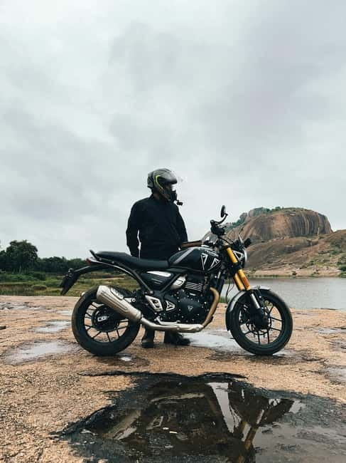 Bangalore: Motor Bike Ride City Tour with local Expert - Starting near Cafe Coffee Day Square