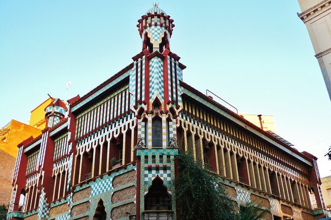 Barcelona Private Tour by Sidecar Motorcycle - Columbus Monument, Port Vell, and the marina