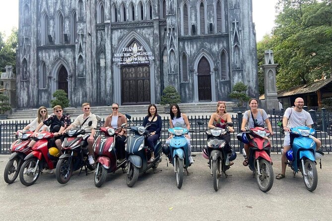Best Hanoi Motorbike Tour: Local Guide, City Center & Countryside - Tran Quoc Pagoda and the edge of West Lake