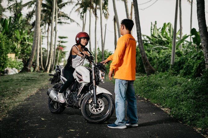 Canggu Motorbike Lessons - The Important Difference: This Is a Manual Motorbike Lesson