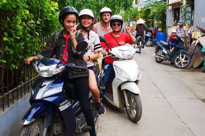 Da Nang Food Tour by Motorbike - First tastes: banh kep and traditional cakes