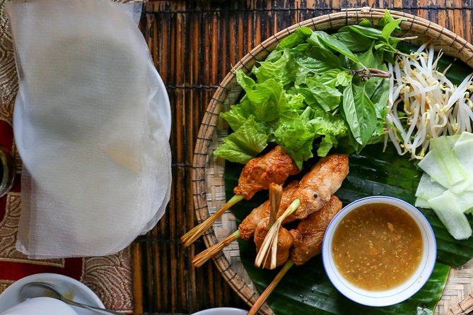 Da Nang Food Tour By Motorbike - Starting at 5:30 pm, when Da Nang begins to eat