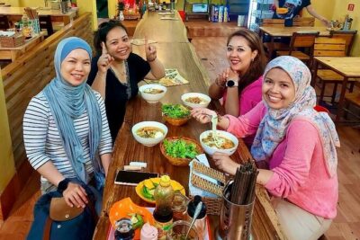 Da Nang Local Food Tour by Motorbike + Sightseeing SAFE & FUN