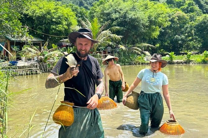 Discover Ninh Binh’s Highlights Hidden Gems 1 Day Motorbike Tour - Snail & Hen Farm: lunch with something to do