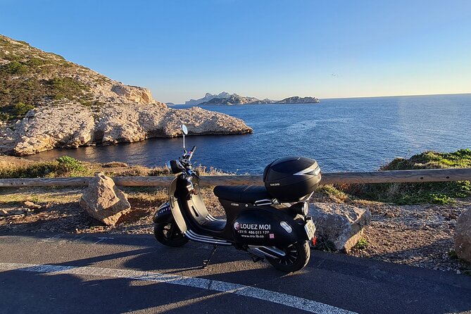 E-motorbike virtual guided tour in Marseille - Notre Dame de la Garde and the high city view
