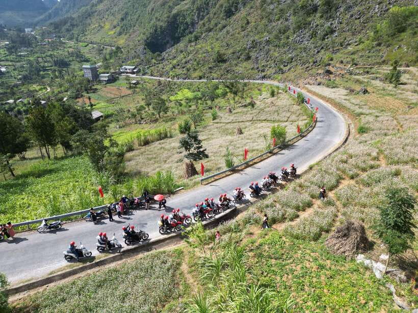 From Hanoi: 3 Day Ha Giang Loop Motorbike Self-ride Tour - Day 1: Bac Sum Pass to Dong Van