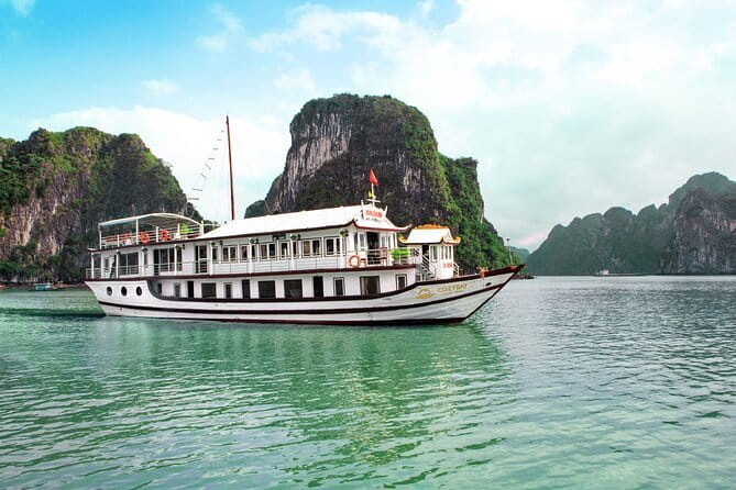 From Hanoi: Ha Giang Loop Tour 3 Nights 2 Days with Motorbike/Car - Ma Pi Leng Pass and the Nho Que River
