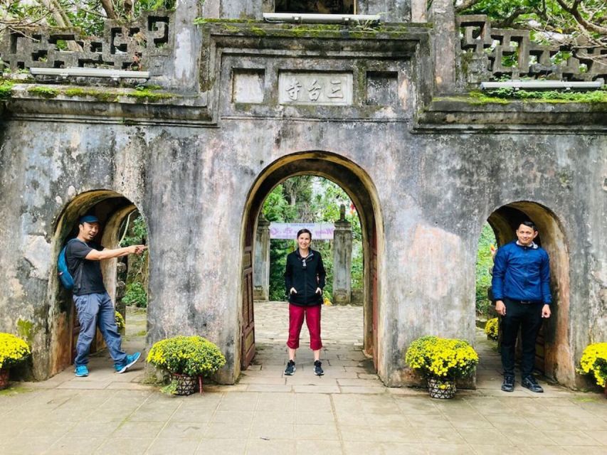 From Hoi An: Explore Hai Van Pass with Motorbike Rider Tour - Down to Lang Co Bay for seafood lunch