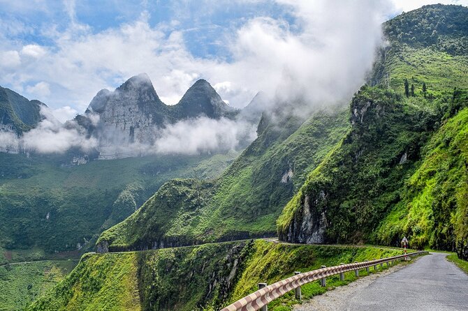 From Sa Pa: 4 Day Ha Giang Loop Guided Motorbike Tour With Rider - Day two crosses Ma Pi Leng Pass and enters Du Gia