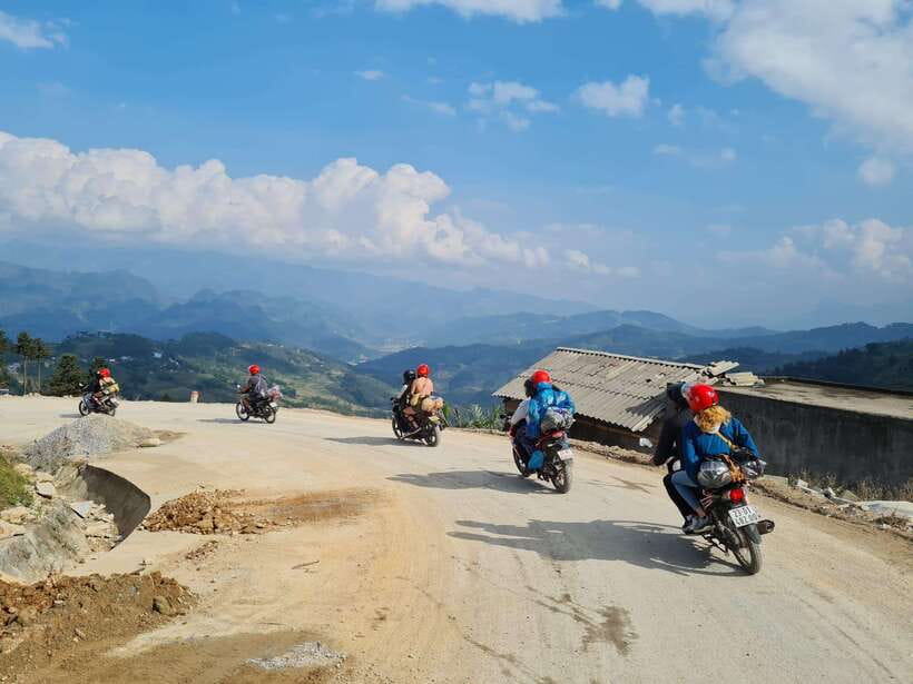From Sapa: 4-Day 4-Night Ha Giang Loop Motorbike Tour - Day 1: Chin Khoanh Pass and the Hmong King’s Palace