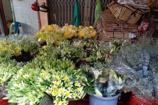 Good Morning Saigon Tour by Motorbike and Scooter - Ho Thi Ky Flower Market in ten vivid minutes