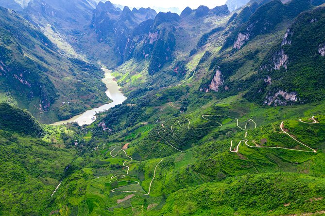 Ha Giang DIVINITY HORIZON TOUR with local easy rider 4 DAYS - The easy rider setup and safety gear