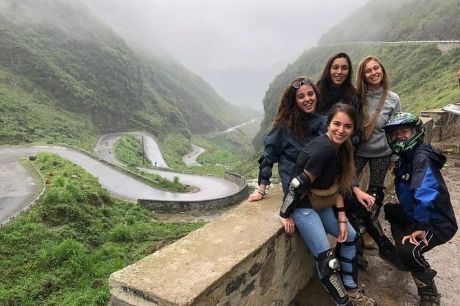 Ha Giang Easy Riders2 Day Small Group Tour Max 6 - 8 Pax /Group - Tham Ma Slope and the Vuong family residence