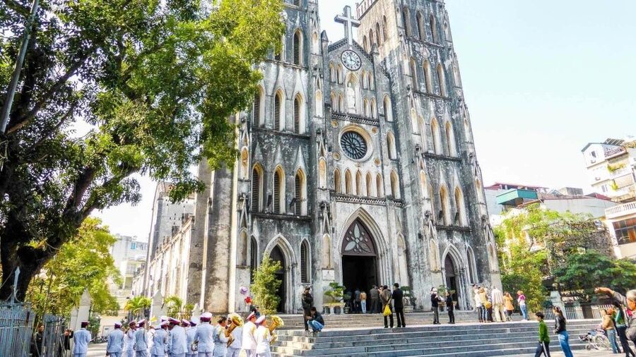 Half-Day Hanoi Foodie Tour by Motorbike - Riding toward West Lake and Tran Quoc Pagoda