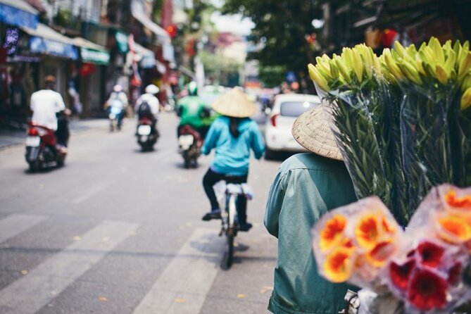 Hanoi City Motorbike Tour with Banana Island and Local Food - Huu Tiep Lake keeps wartime memory close