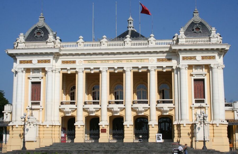 Hanoi: City Sightseeing Motorbike Tour - West Lake and Tran Quoc Pagoda