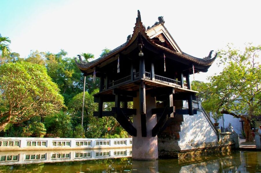 Hanoi: City Sightseeing Motorbike Tour - Walking through the Temple of Literature