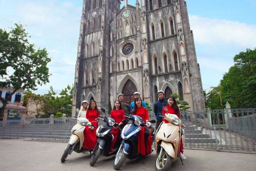 Hanoi: City Sightseeing Motorbike Tour - What the guides add to the ride
