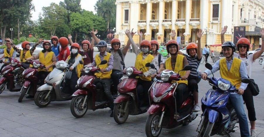 Hanoi: Food and Sightseeing Motorbike Tour with 7 Tastings - Obama bun cha: the most famous food stop