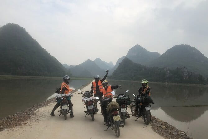 Hanoi Motorbike Adventure - Lunch at a Local Restaurant or Home