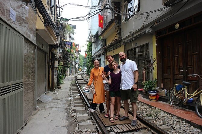 Hanoi Motorbike Tour Led By Women: Hanoi City Half Day - Huu Tiep Lake and the downed B-52