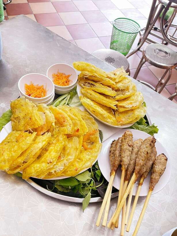 Hanoi: Private Motorbike Tour with Highlight Local Food - Train Street is unusual, but keep expectations sensible