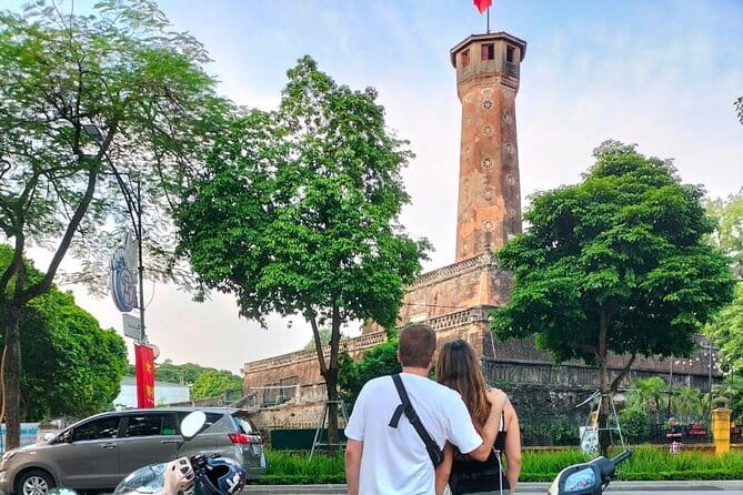Hanoi Unique Motorbike Tour - Dong Xuan Market and Phung Hung Murals