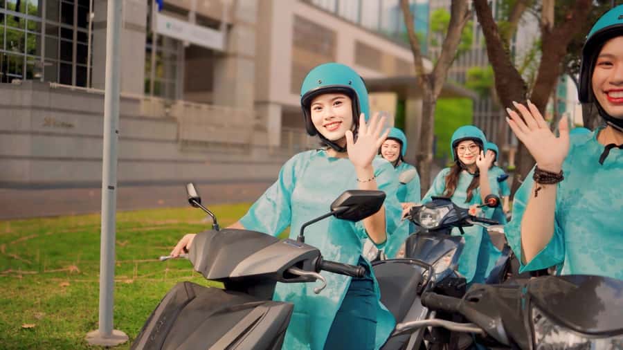 HCMC: Female Rider: Saigon Motorbike Adventures - Meeting the all-female guide team
