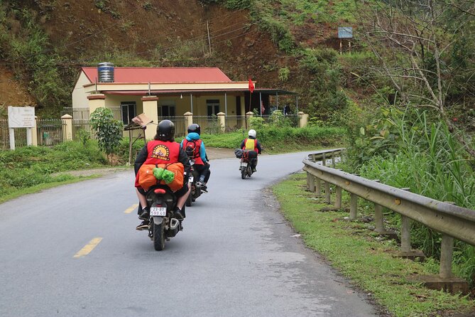 High quality Small Group 2 Day with Easy Riders + Private Room - Morning views on the road to Ma Pi Leng Pass