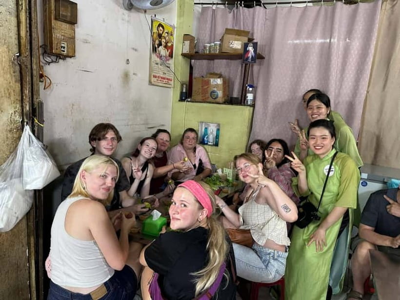 Ho Chi Minh City: Motorbike Street Food Tour - 12 Tastings - The sightseeing between food stops