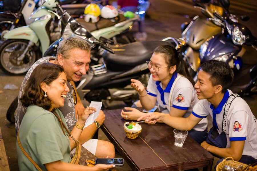 Ho Chi Minh City: Private Street Food Motorbike Tour - District 4 seafood, dessert, and a local nightcap