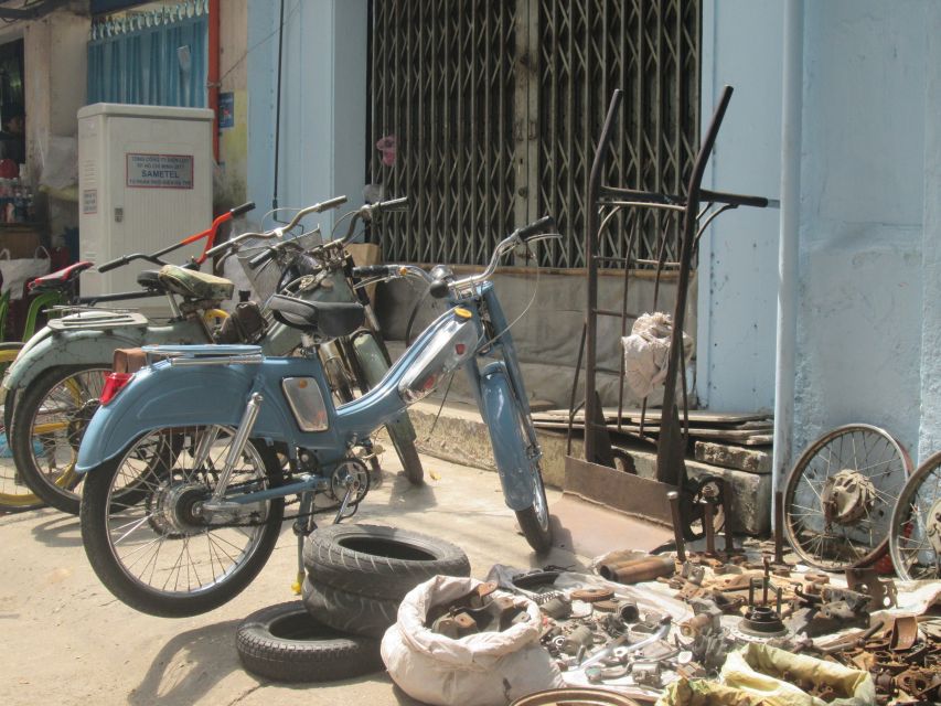 Ho Chi Minh City: Saigon Morning Markets Tour by Motorbike - The floating market adds a different view