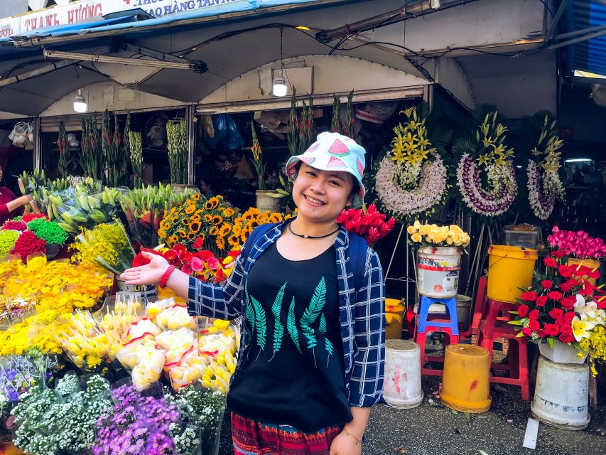 Ho Chi Minh City: Street Food and Sightseeing by Motorbike - Chinatown through markets, temples, and side streets