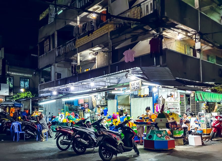 Ho Chi Minh City: Street Food and Sightseeing by Motorbike - Starting with local life in District 3