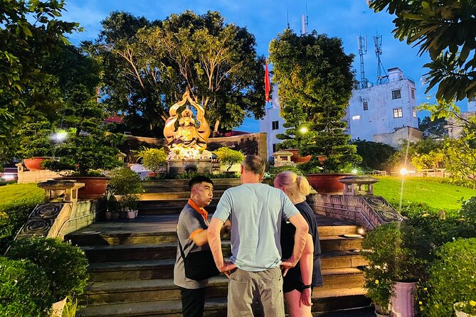 Ho Chi Minh City: Street Food & Sightseeing Tour with Local Guide - Ho Thi Ky Flower Market adds color, movement, and bánh tráng nướng