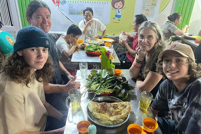 Ho Chi Minh City: Street Food & Sightseeing Tour with Local Guide - What the $15.20 price really covers