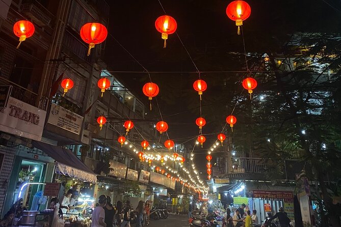 Ho Chi Minh City: Street Food & Sightseeing Tour with Local Guide - The Thich Quảng Đức Monument gives the ride some historical weight