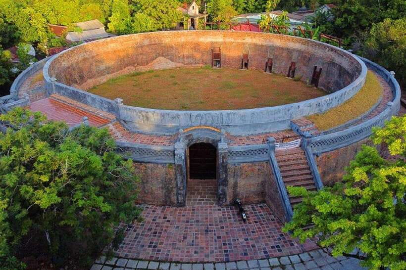 Hue City Motorbike Tour to Countryside, Pagoda & Royal Tombs - What the $46 price covers