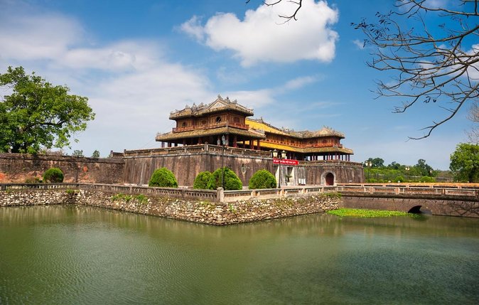 Hue Food Tour by Walking or Cyclo or Motorbike with Driver - Key points at a glance