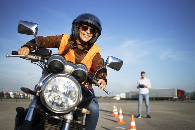 Jakarta Scooter Lessons and Motorcycle Lessons - The first minutes: meet the instructor and size up the machine