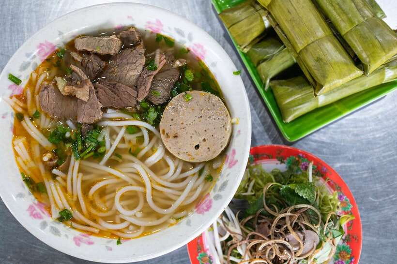 KISSTOUR | Motorbike Food Tour Female Drivers in Ho Chi Minh - The third stop: barbecue, seafood, and the unusual bite