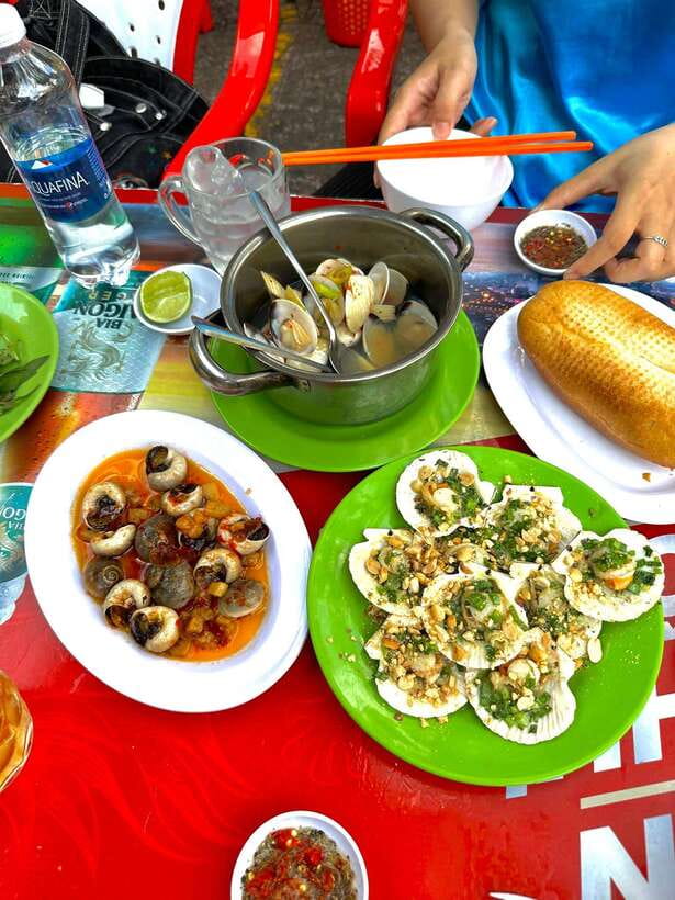 KISSTOUR | Motorbike Food Tour Female Drivers in Ho Chi Minh - Group size, children, and weather