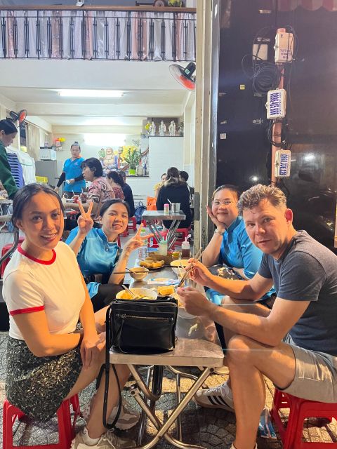 KISSTOUR | Motorbike Vegan Food Tour in Ho Chi Minh - Meeting your female driver and getting set up