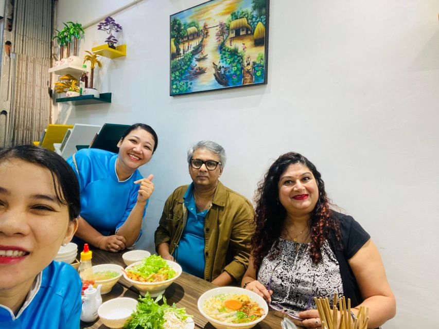 KISSTOUR | Motorbike Vegan Food Tour in Ho Chi Minh - Dessert and the ride back through Saigon