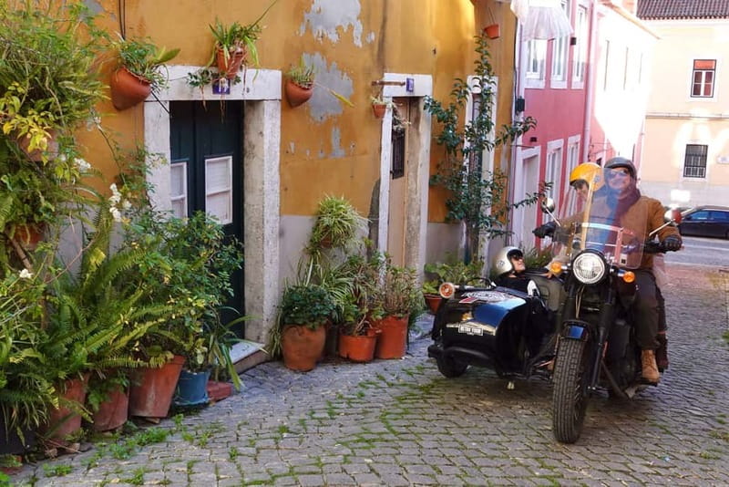 Lisbon : Historic Motorcycle Side-car Tour 1H - Why a sidecar works so well in hilly Lisbon
