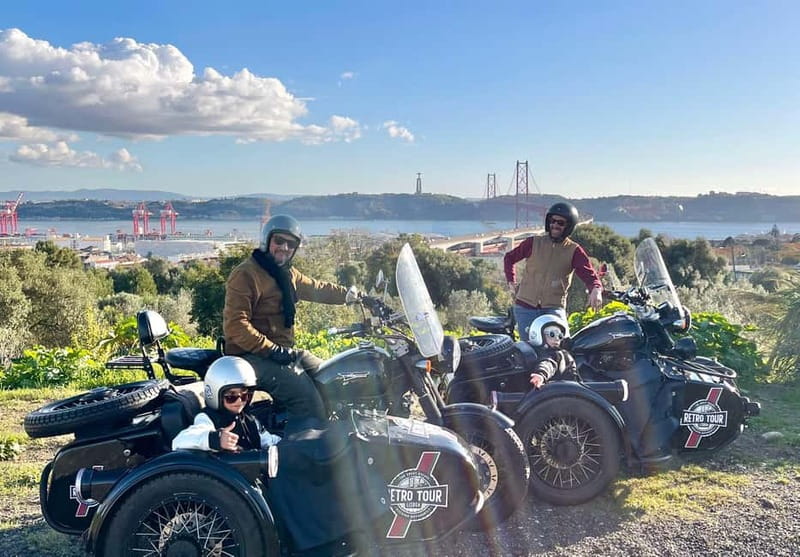 Lisbon : Historic Motorcycle Side-car Tour 1H - From Glória to São Pedro de Alcântara