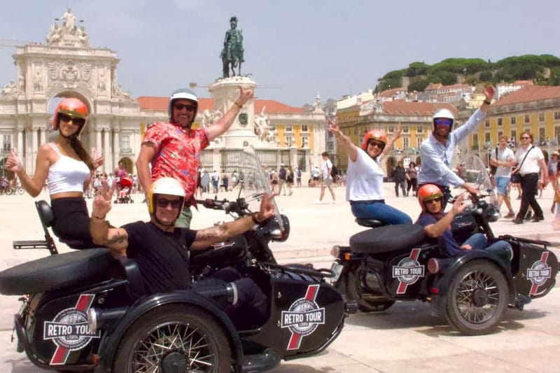 Lisbon : Historic Motorcycle Side-car Tour 1H - Starting in Chiado on Rua Garrett